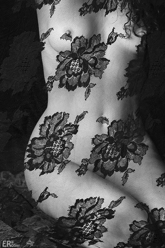 eric-rosier-nu-a-genou-femme-dentelle-6661