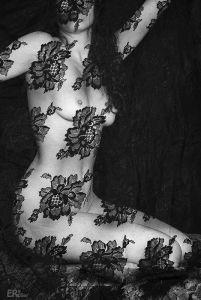 eric-rosier-nu-feminin-femme-dentelle