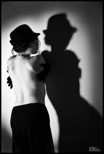 portrait-charme-dos-nu-silhouette-ombre