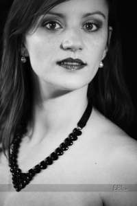 portrait-femme-collier-fanny-studio-flash