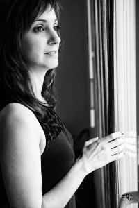 portrait-femme-fenetre