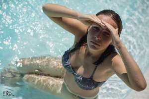 portrait-maillot-de-bain-piscine