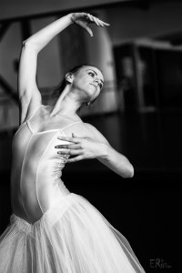 portrait-danseuse-posture-des-bras