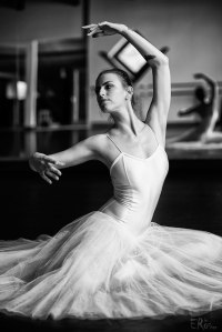 portrait-danseuse-posture-des-bras