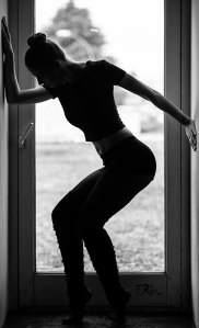 jeu-silhouette-posture-danseuse