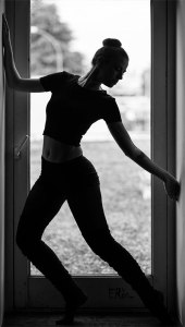 jeu-silhouette-posture-danseuse