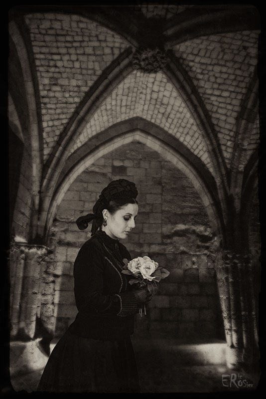 veuve-au-bouquet-abbaye-jumièges