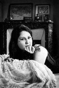 portrait-femme-steampunk-allongée