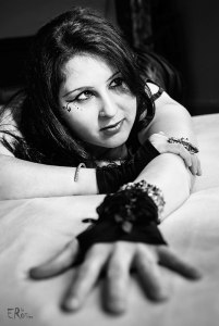 portrait-femme-steampunk-allongée