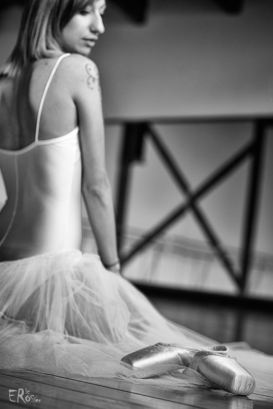 danseuse-tutu-blanc-assise-pointes