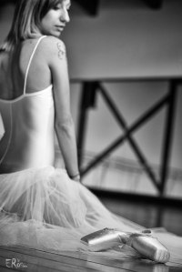 danseuse-tutu-blanc-assise-pointes
