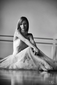 danseuse-portrait-assise-tutu-blanc