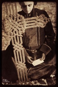 croix-tombe-cimetiere-lettre-femme-veuve