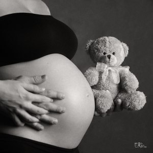 maternite-enceinte-ours-peluche