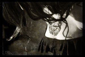 eric-rosier-buste-femme-décolleté-collier