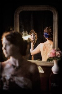 boudoir-1900-mucha-femme-portrait-deux-miroirs