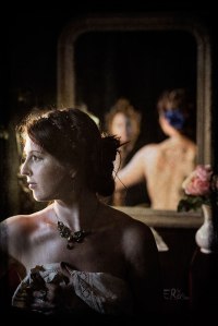 boudoir-1900-mucha-femme-portrait-deux-miroirs