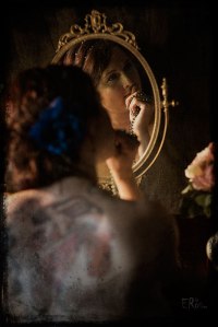 boudoir-1900-mucha-femme-miroir-coiffeuse