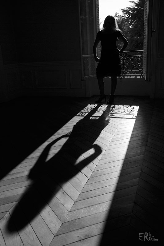 silhouette-ombre-jeune-femme