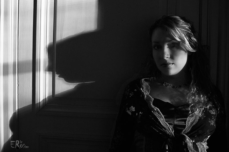 portrait-femme-buste-ombre