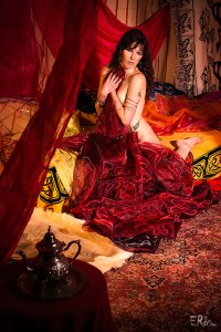 harem-oriental-femme-nue-drapée
