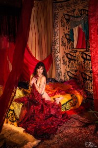 harem-oriental-femme-nue-drapée