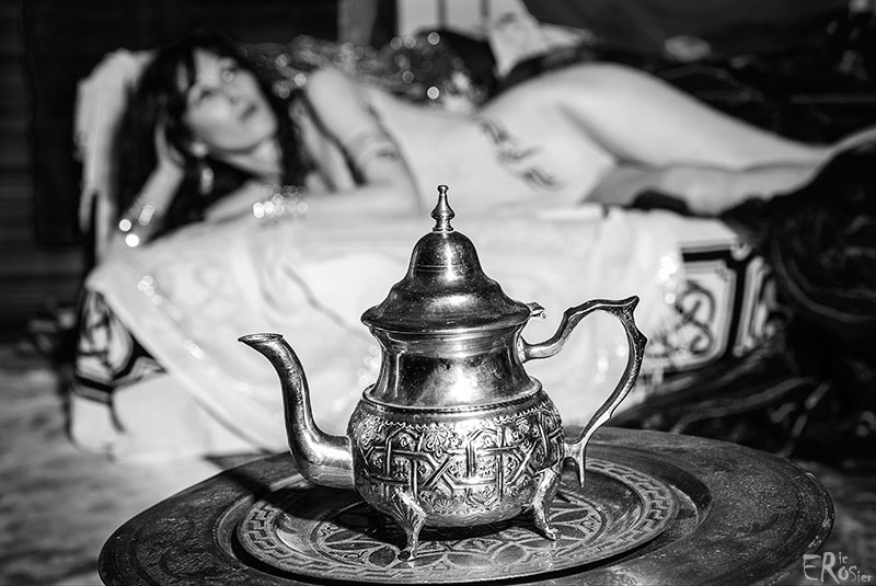 harem-oriental-femme-nue-théière