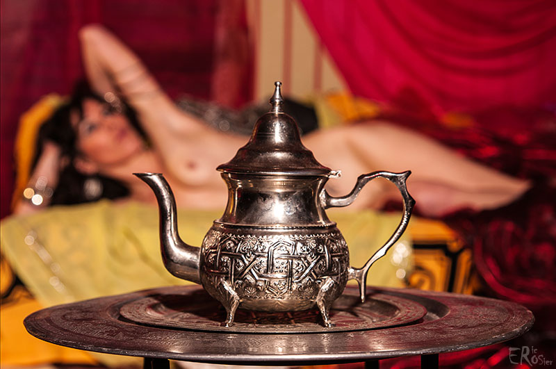 harem-oriental-femme-nue-théière