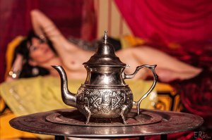 harem-oriental-femme-nue-théière