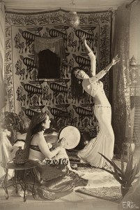 harem-oriental-femmes-musique-danse