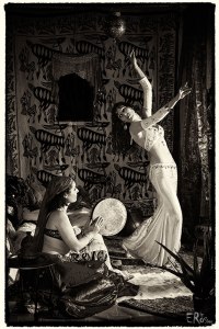 harem-oriental-femmes-musique-danse