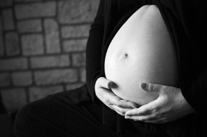 ventre-femme-enceinte-maternite-grossesse