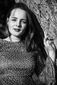 portrait-buste-jeune-femme-coralie