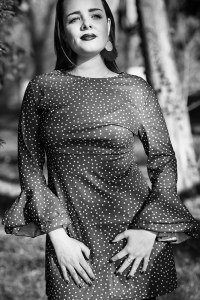 portrait-tronc-jeune-femme-coralie