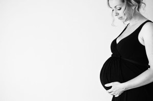 photo-maternité-portrait-coralie-enceinte
