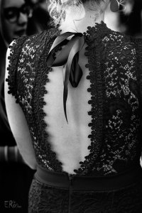 mariage-invitee-femme-dos-nu-dentelle